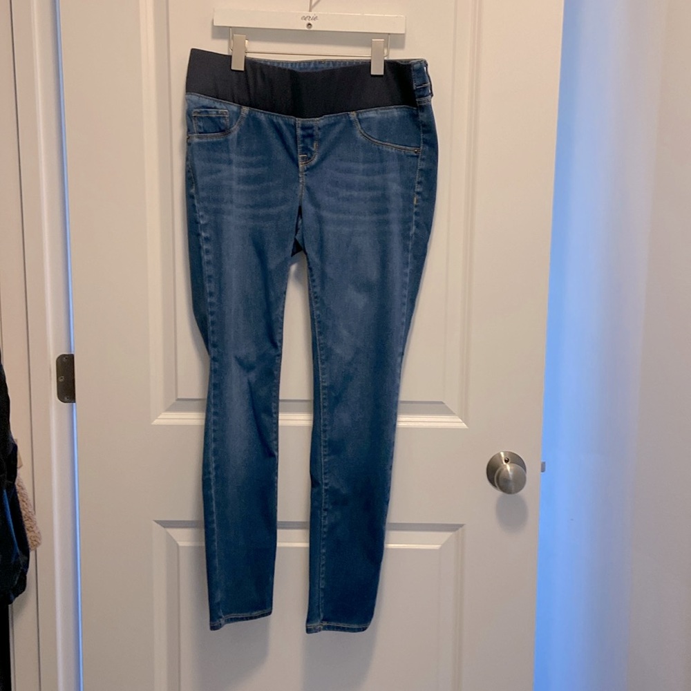 Old Navy Maternity rockstar jeans